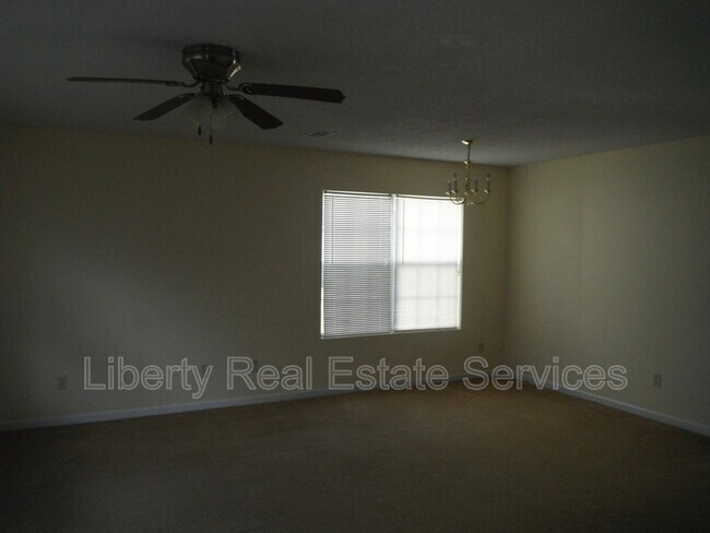 Building Photo - 1100 Pineland Ave