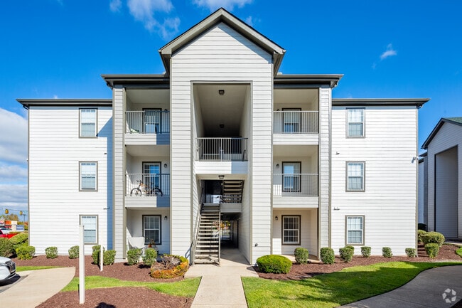 Landmark Apartments - Landmark Apartments- TN