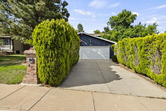 Building Photo - 830 Red Mesa Dr