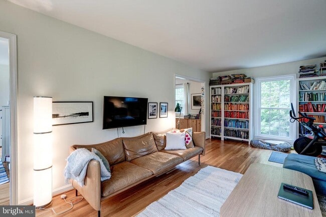 Building Photo - 7525 Cayuga Ave