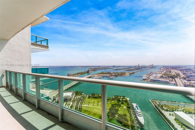 Foto del edificio - 900 Biscayne Blvd
