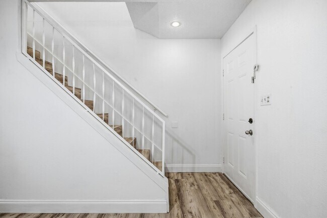 Building Photo - 2729 Hurstview Dr