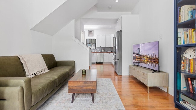 Building Photo - 416 Sepviva St