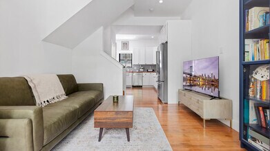 Building Photo - 416 Sepviva St