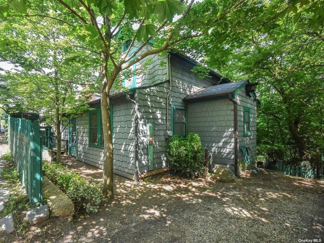 Primary Photo - 180 Brown St