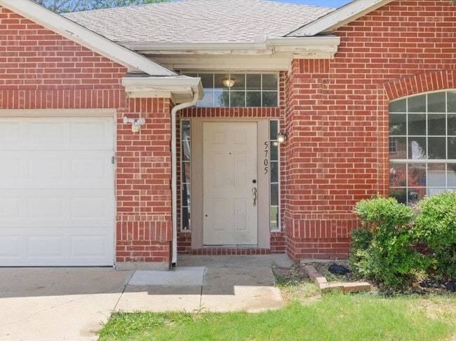 Building Photo - 5705 Frio Dr