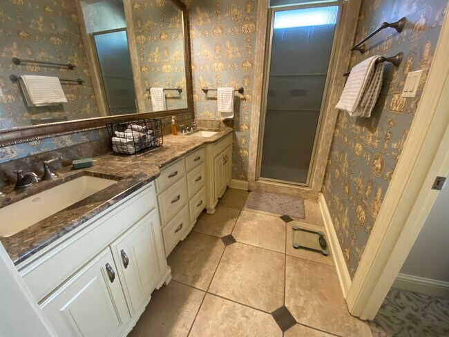 Shower/Bath - 2800 Covington Cir