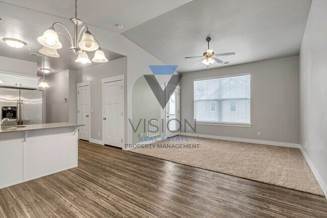Foto del edificio - 97 W Silver Springs Dr