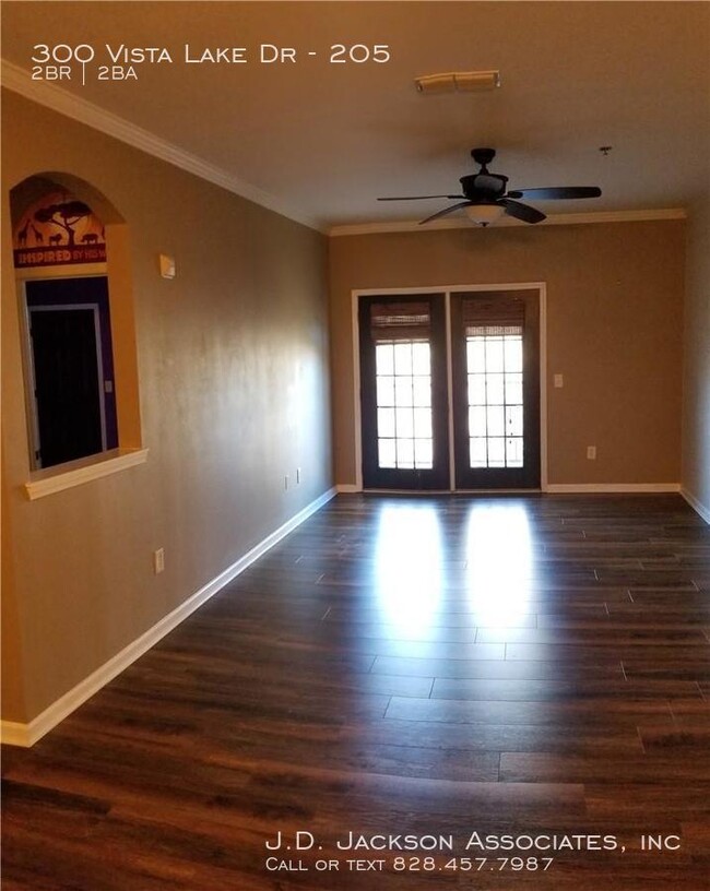 Building Photo - 300 Vista Lake Dr