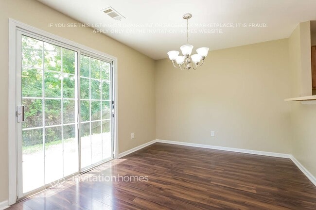 Building Photo - 2650 Mayfair Dr