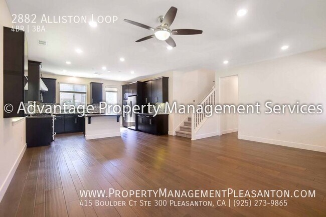 Building Photo - 4 bed / 3 bath 2,124 sq ft Home Across fro...