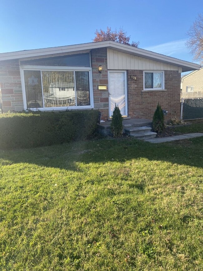 Cute with open floor plan, 3 bedroom, 1 bath Ranch with basement, freshly painted - Cute with open floor plan, 3 bedroom, 1 bath Ranch with basement, freshly painted House