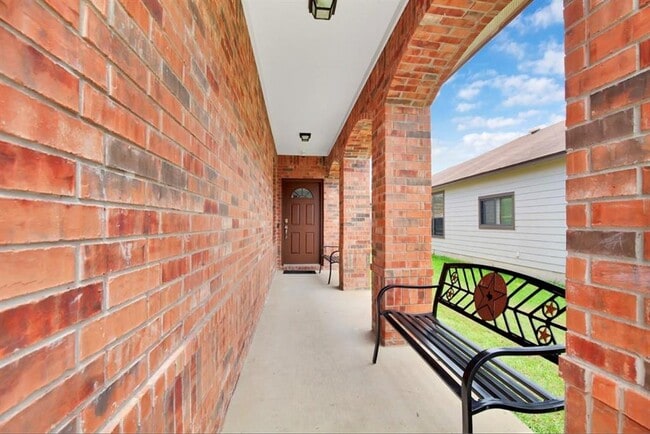 Building Photo - 1721 E Mesa Park Dr