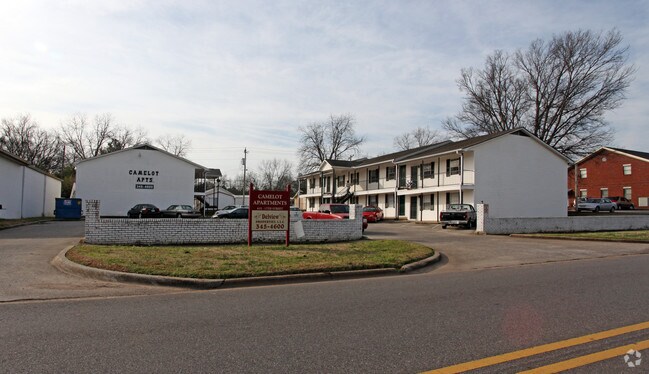 Foto del edificio - Camelot Apartments