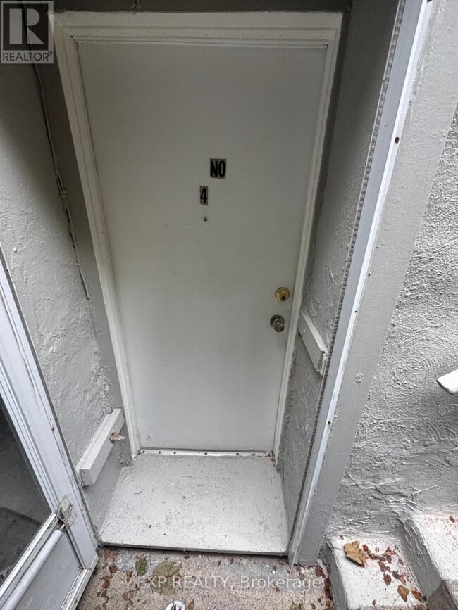 Building Photo - 227 Evelyn Ave