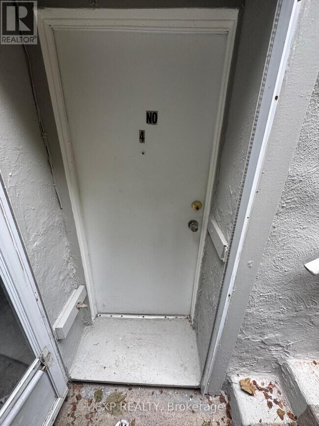 Photo du bâtiment - 227 Evelyn Ave