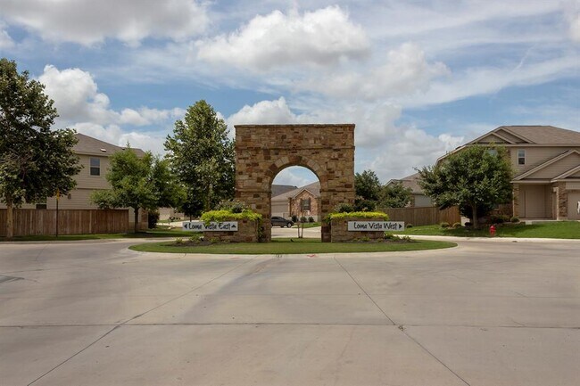 Building Photo - 104 COSMOS LN