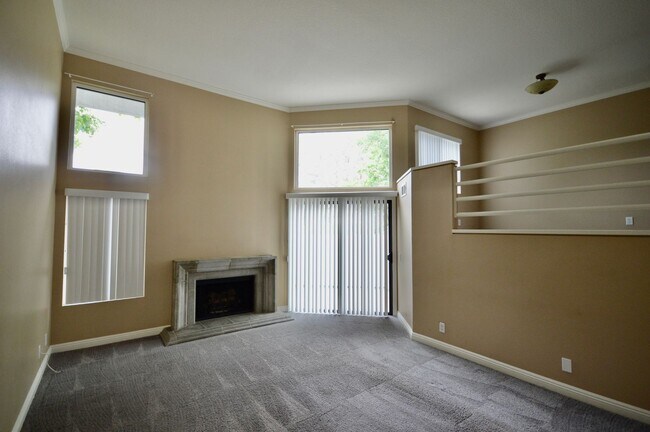 Foto del edificio - 3 Bedroom Townhome in Orange
