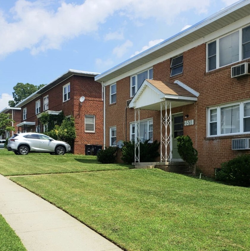 Foto del edificio - 3518 Maywood Ln