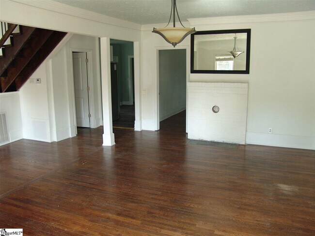 Building Photo - 308 W College St