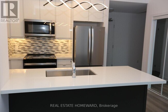 Building Photo - 460 Dundas St E