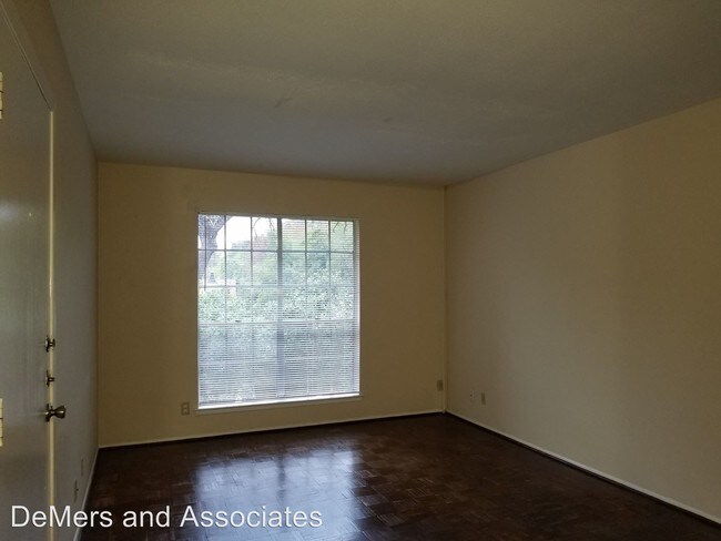 Building Photo - 305 W Woodlawn Ave