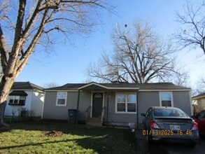 Building Photo - 1808 NW Taft Ave