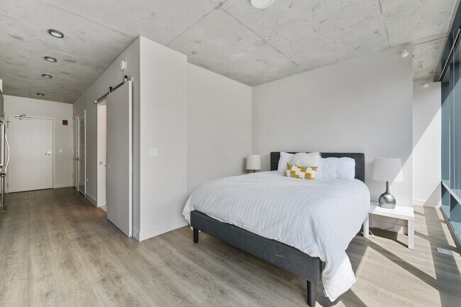 Foto del edificio - 450 W Belmont Ave