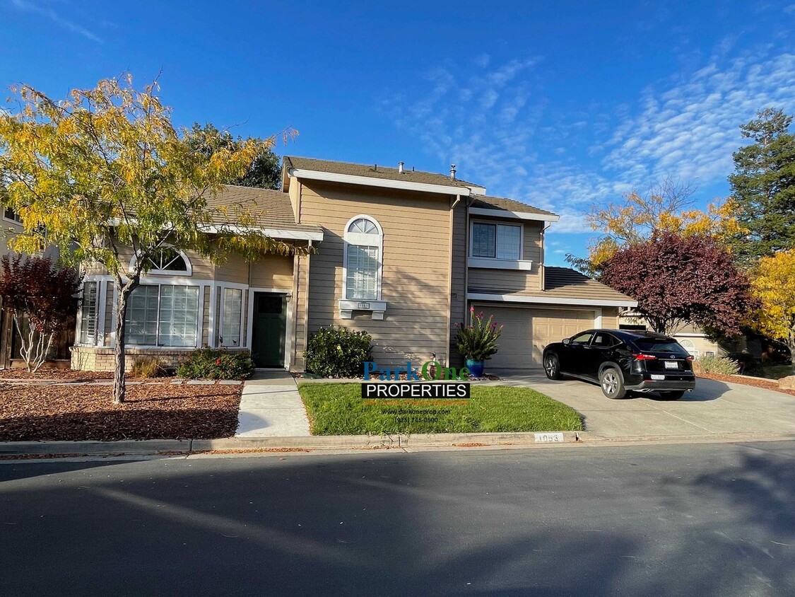 Primary Photo - Beautiful Concord Home Near Clayton Valley...