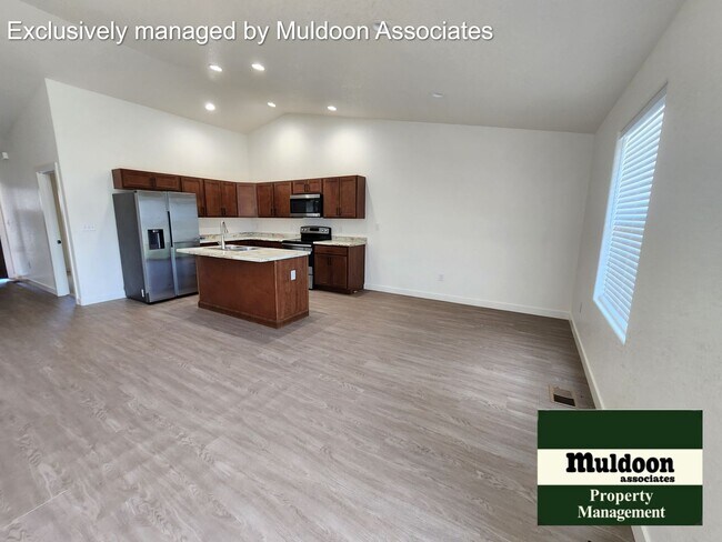 Foto del edificio - 3 bed 2 bath duplex unit available now!
