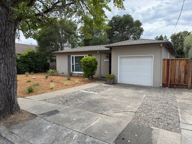 Building Photo - Charming JC Neighborhood Rental with Brand-New Kitchen & Hardwood Floors