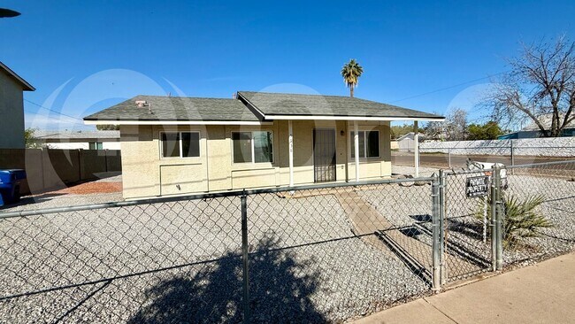 Foto del edificio - 5938 W Ocotillo Rd