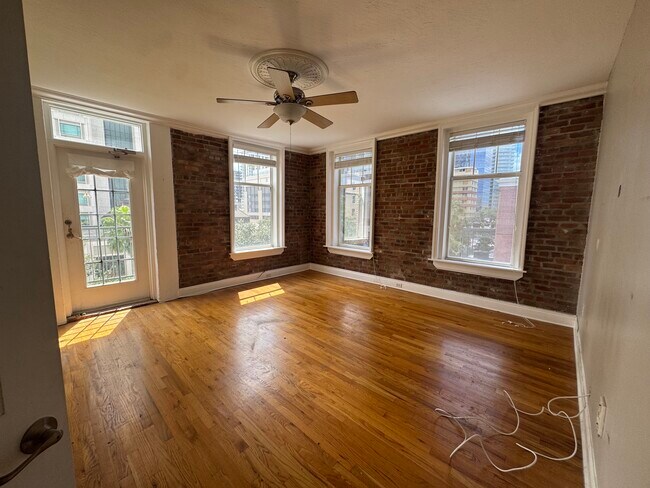 Foto del edificio - 215 Central Ave