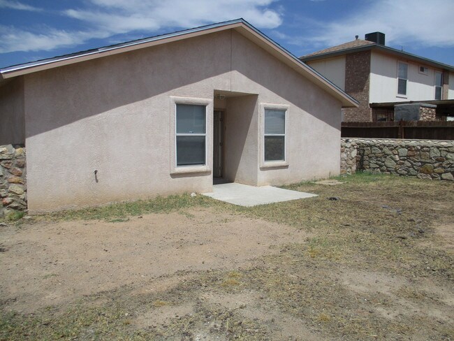 Foto del edificio - 5700 Rick Husband Dr