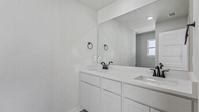 Building Photo - 1700 Cuppett Cir