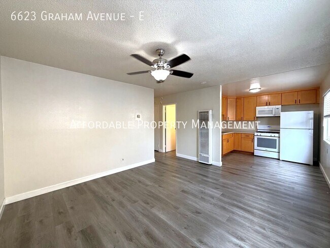 Foto del edificio - 6623 Graham Ave