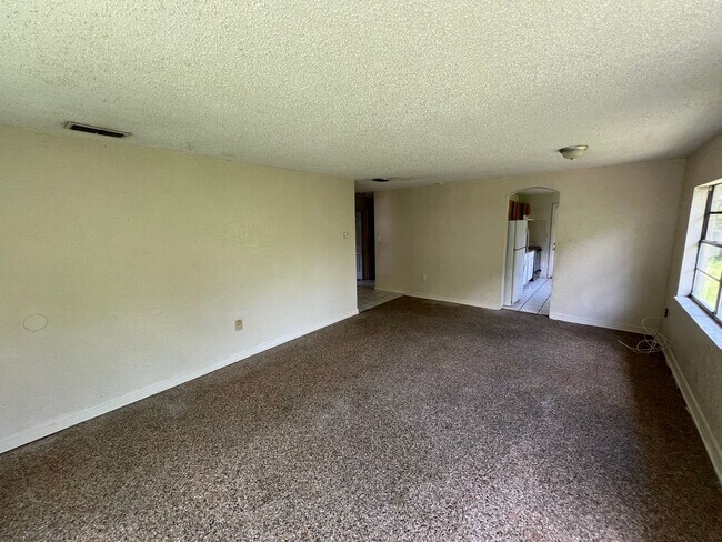 Foto del edificio - HUGE 3BR/1BA Dade City Home w/Large Bedroo...
