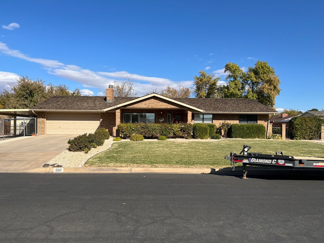 Primary Photo - 3 bedroom, 2 bathroom, 2 car garage