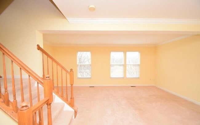 Foto del edificio - Beautiful Townehome - Lees Hill Community