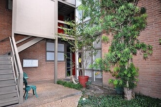 Building Photo - 5214 Memorial Dr