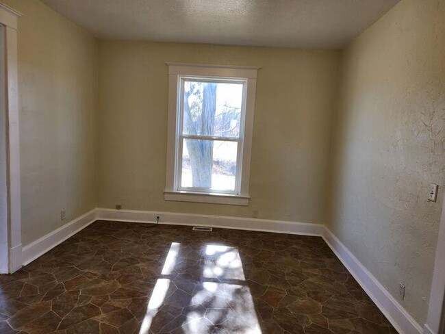 Building Photo - 2 Bedroom Home in the Country