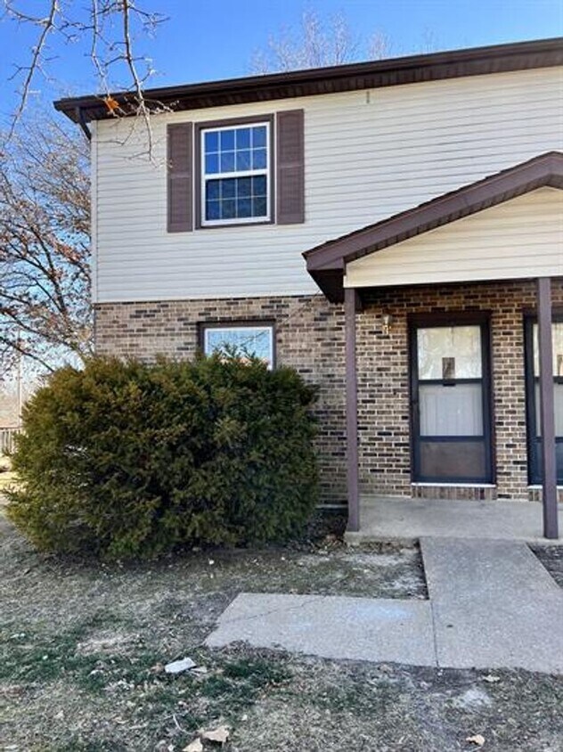 Primary Photo - 207 Country Villa Ln