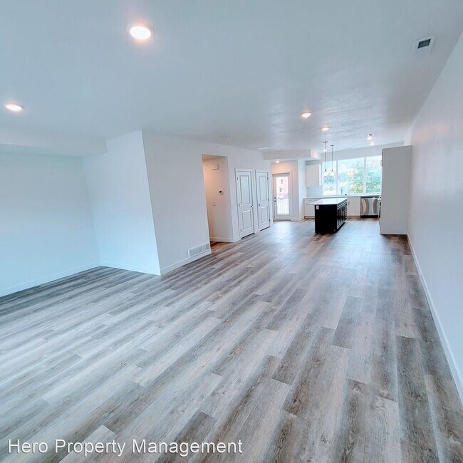 Foto del edificio - 4 br, 3.5 bath House - 3562 South Blue Tee...