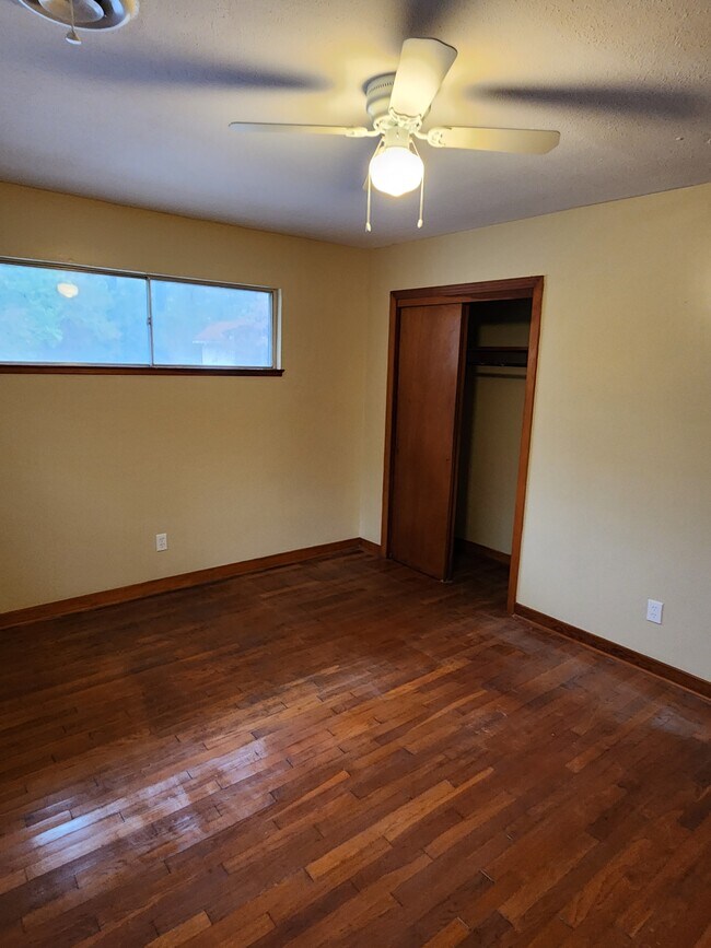 Foto del edificio - 729 Heather Ln