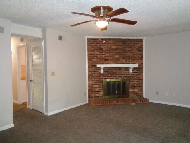 Building Photo - Heather Hills-Townhouse For Rent