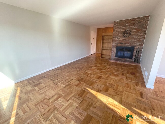 Foto del edificio - Remodeled Three Bedroom Plus Bonus Room House in Daly City