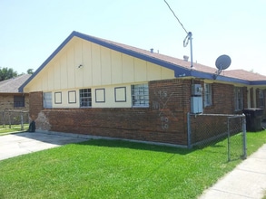 Building Photo - 7820 Dorsett Dr