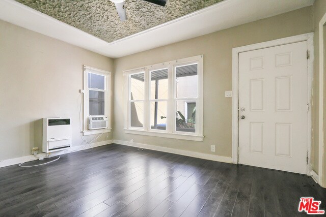 Foto del edificio - 619 S Soto St