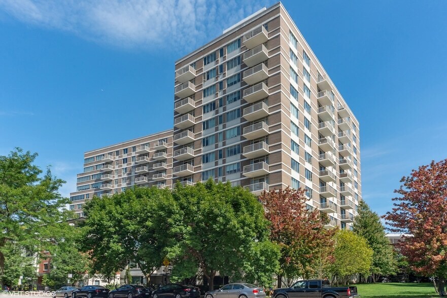 Primary Photo - 1515 S Prairie Ave