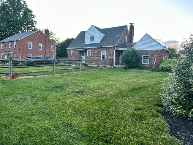Building Photo - 864 Eden Rd